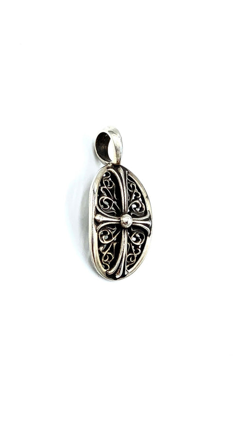 CLSC OVAL PENDANT